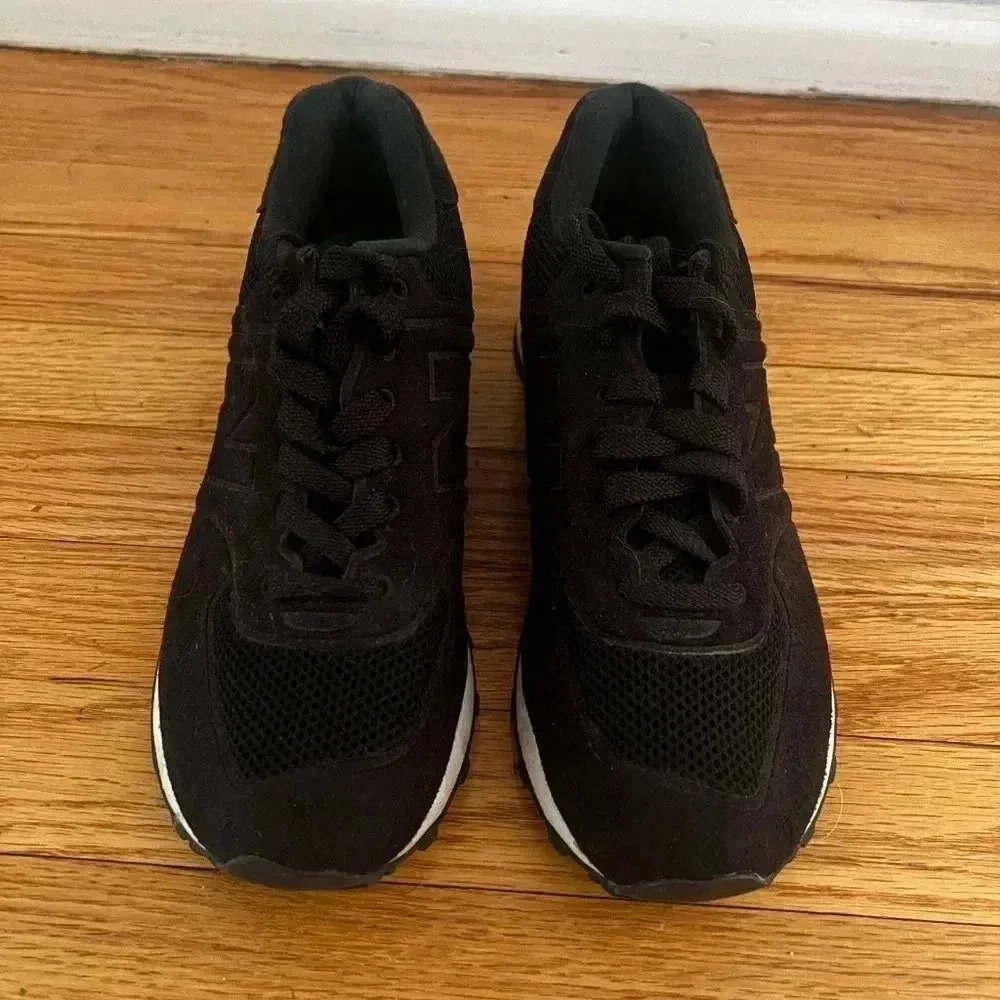 New Balance 574 Sonic Black
Boys' Grade School size 4.5 - Picture 8 of 8